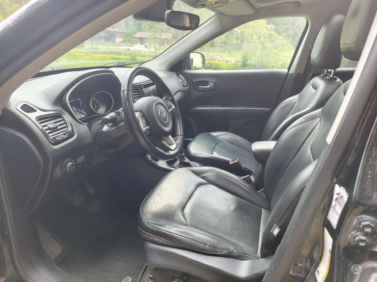 Jeep Compass, 2.4 l., off-road / crossover