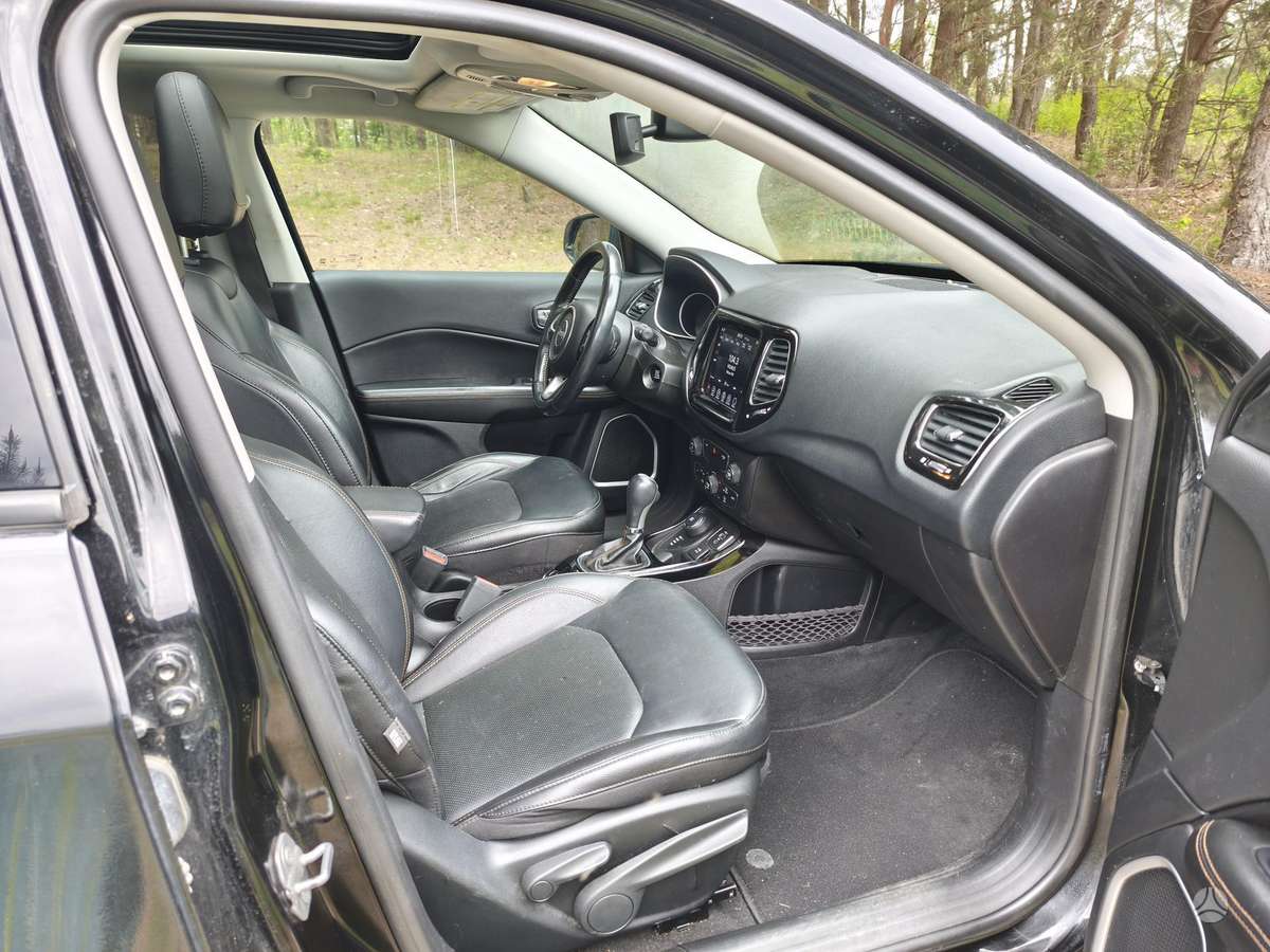 Jeep Compass, 2.4 l., off-road / crossover