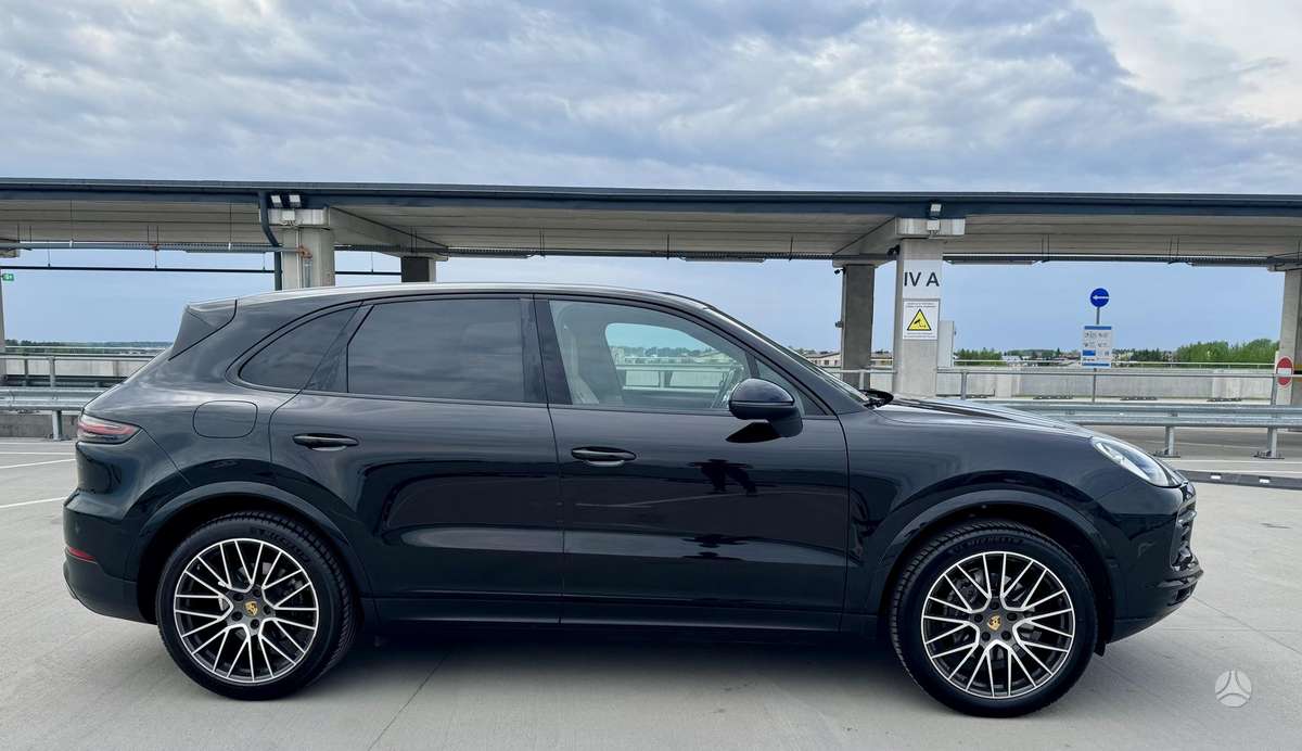 Porsche Cayenne - 2