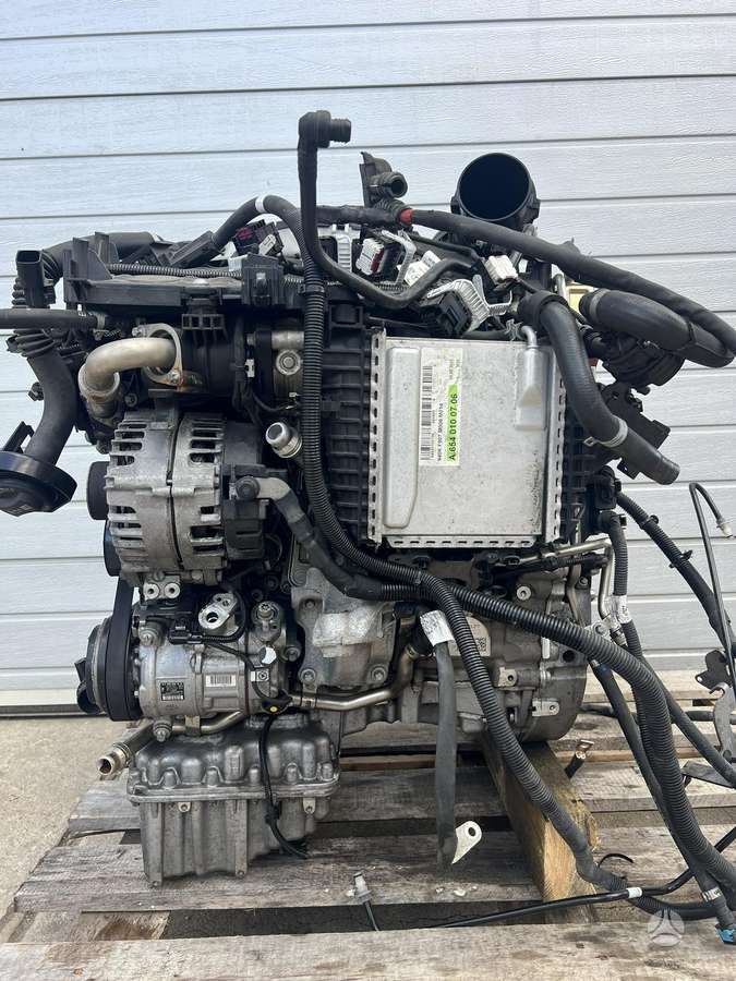 Mercedes-Benz Sprinter engine