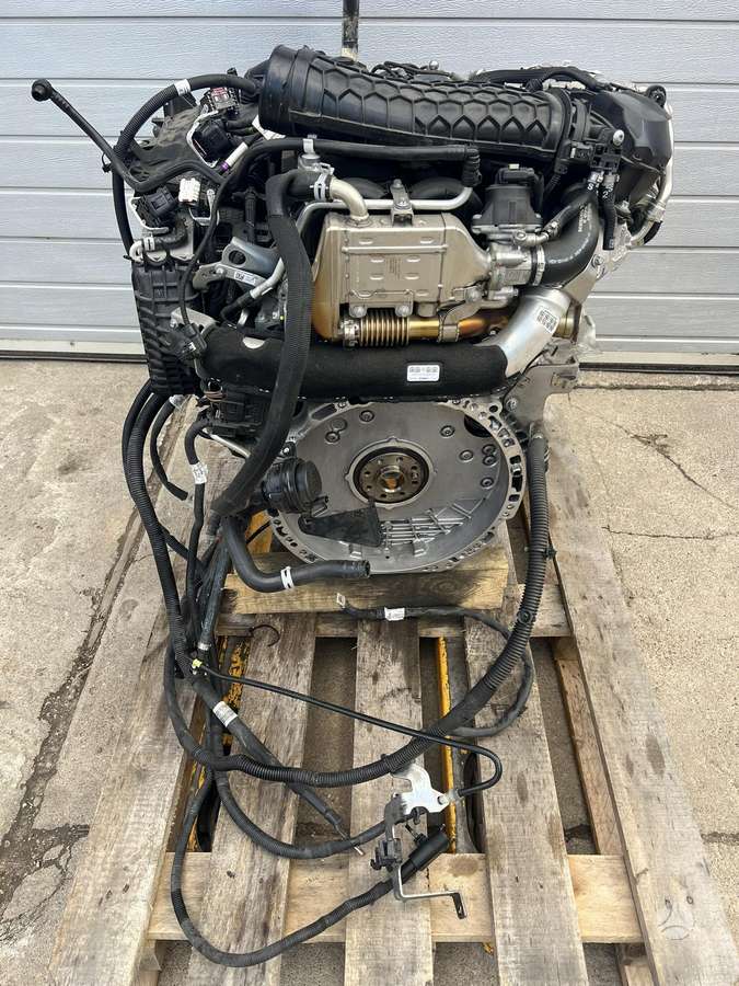 Mercedes-Benz Sprinter engine