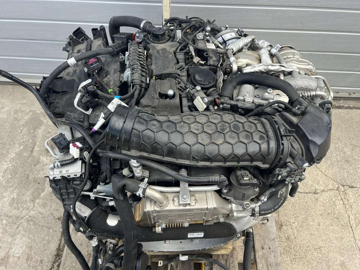 Mercedes-Benz Sprinter engine