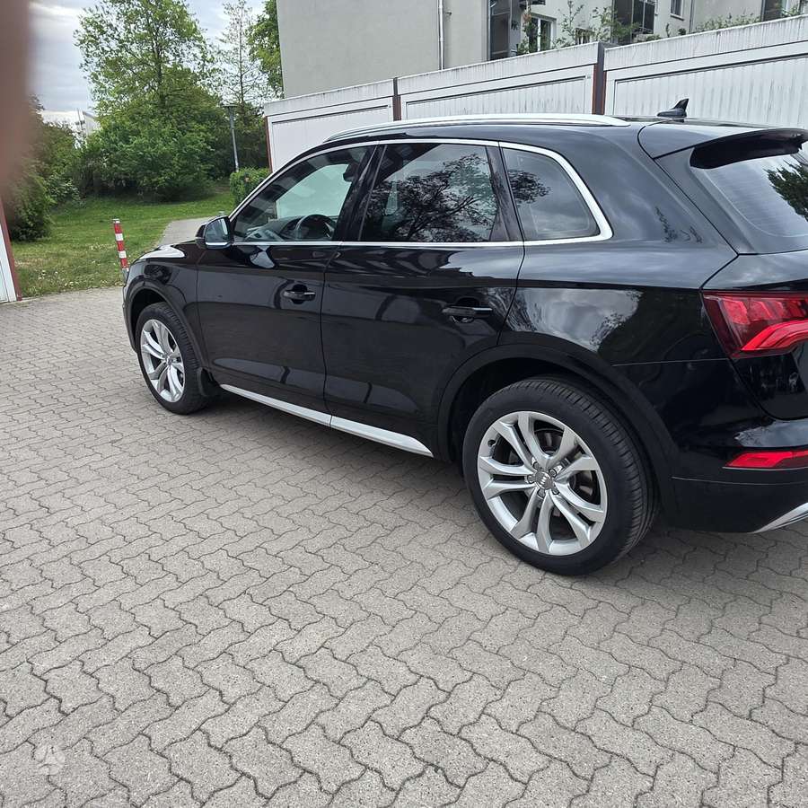Audi Q5, off-road / crossover