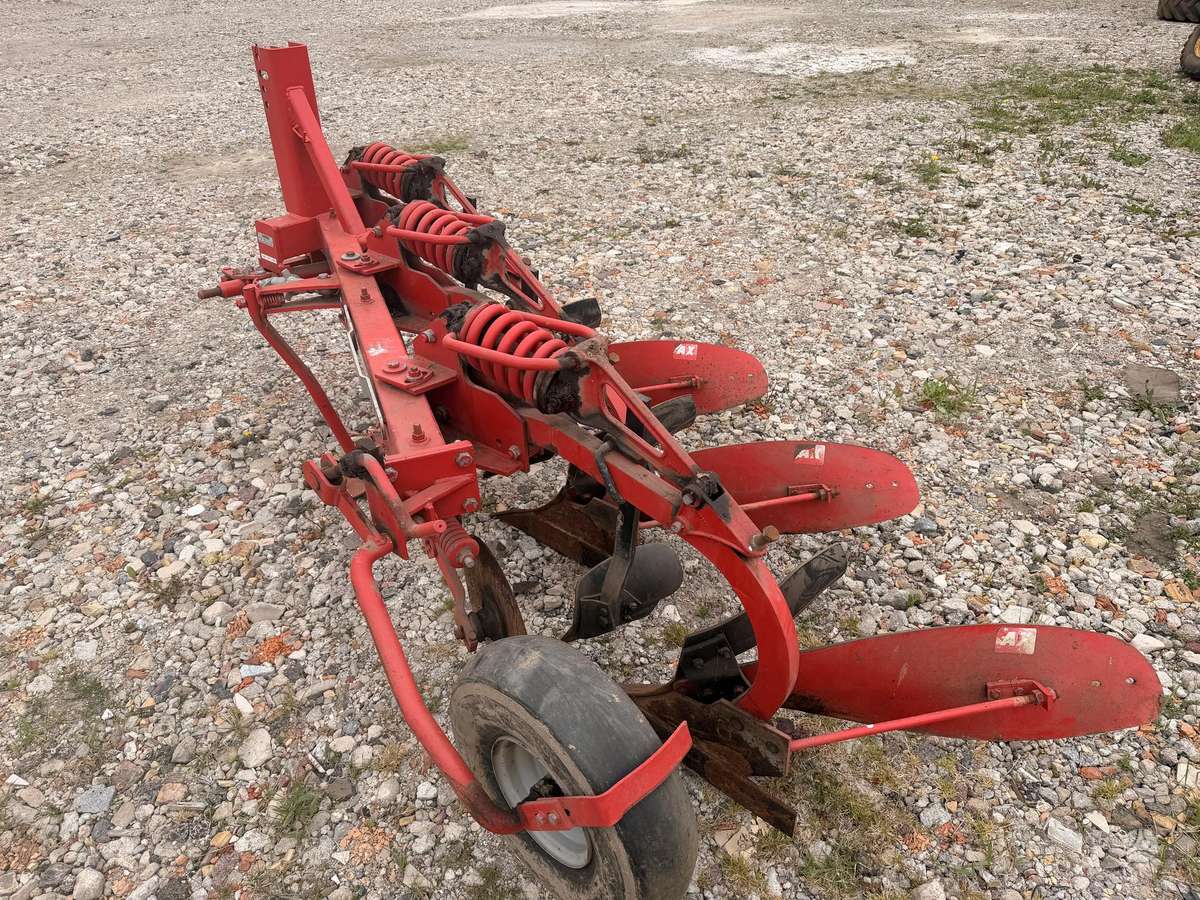 Agrolux AT, ploughs