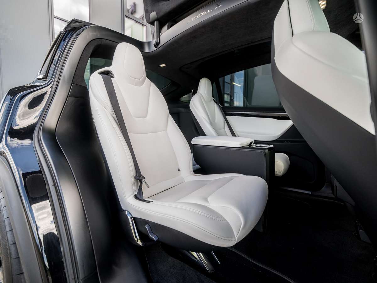 Tesla Model X, off-road / crossover