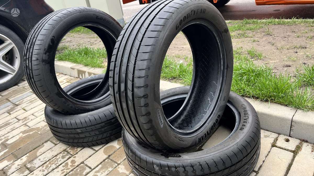 Goodyear, summer 215/50 R18