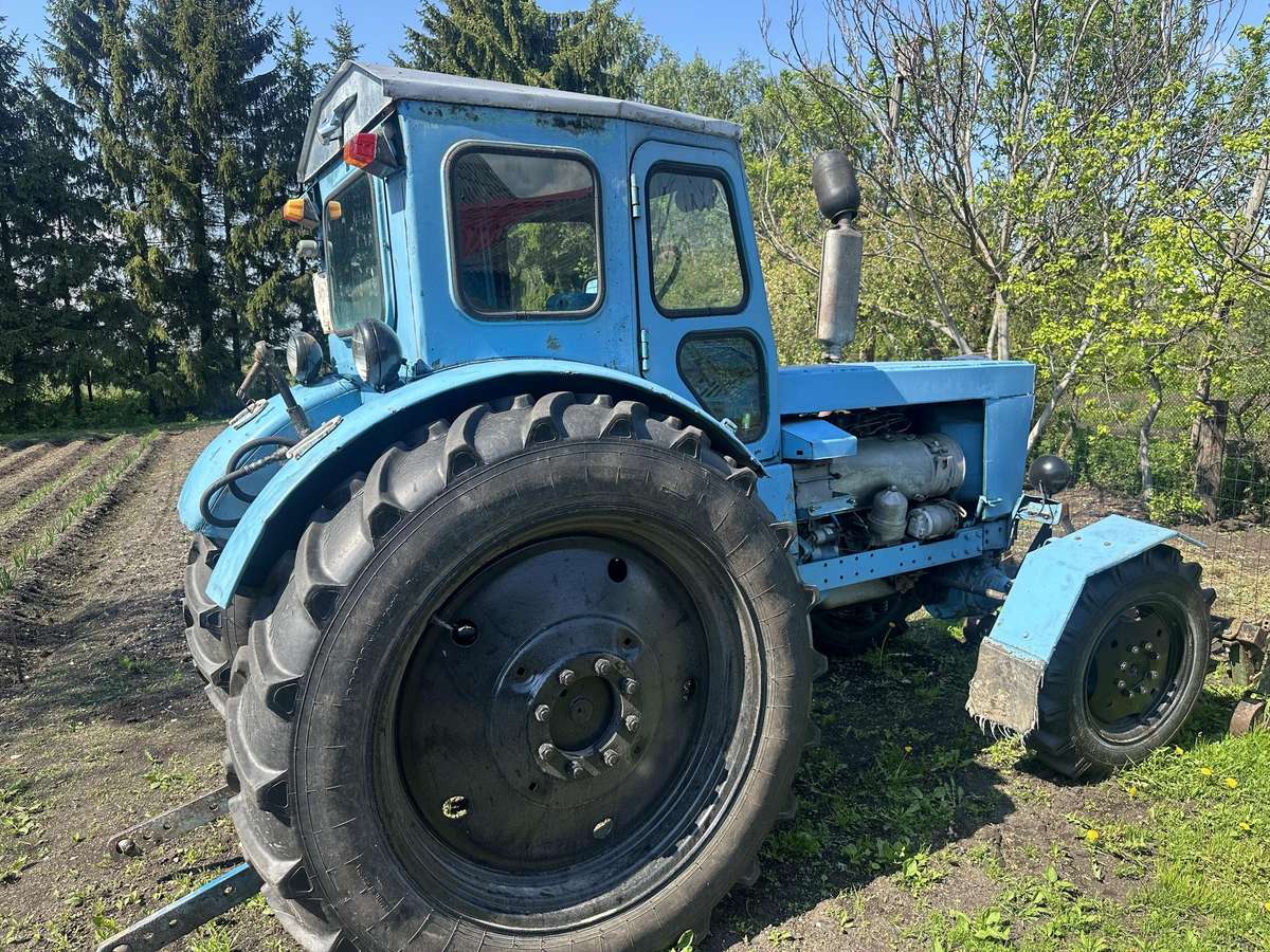 LTZ T-40AM, tractors