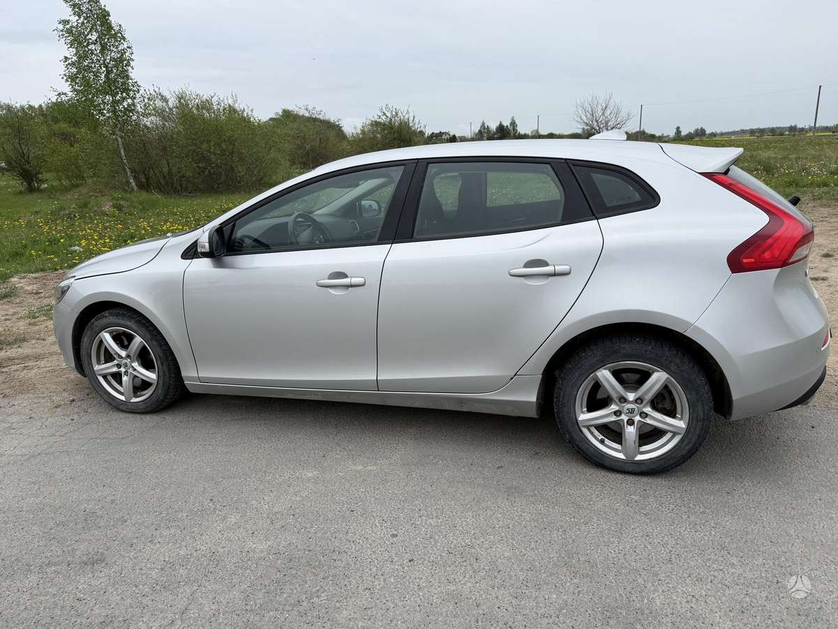 Volvo V40, 2.0 l., Хэтчбек