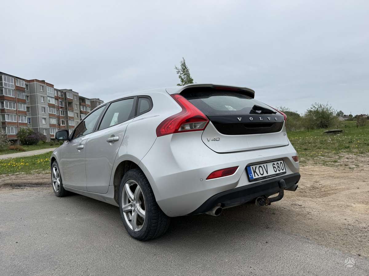 Volvo V40, 2.0 l., hatchback