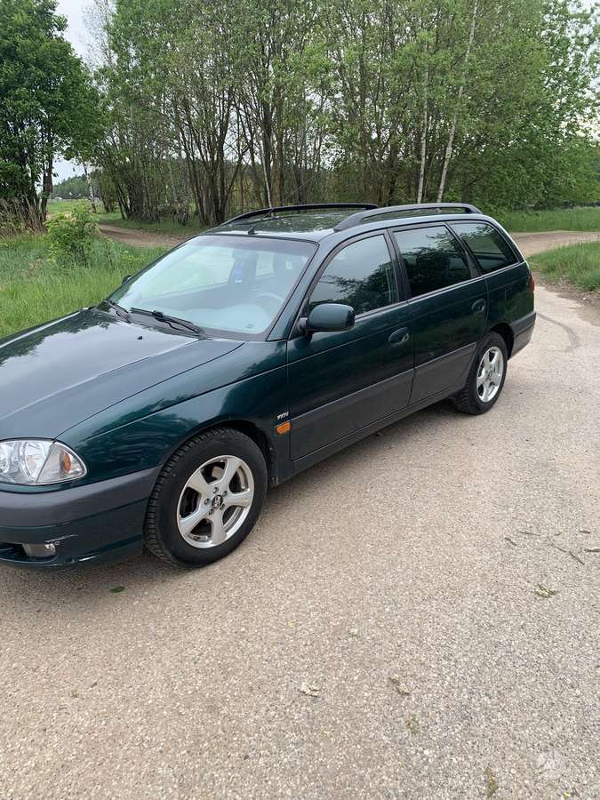 Toyota Avensis - 1
