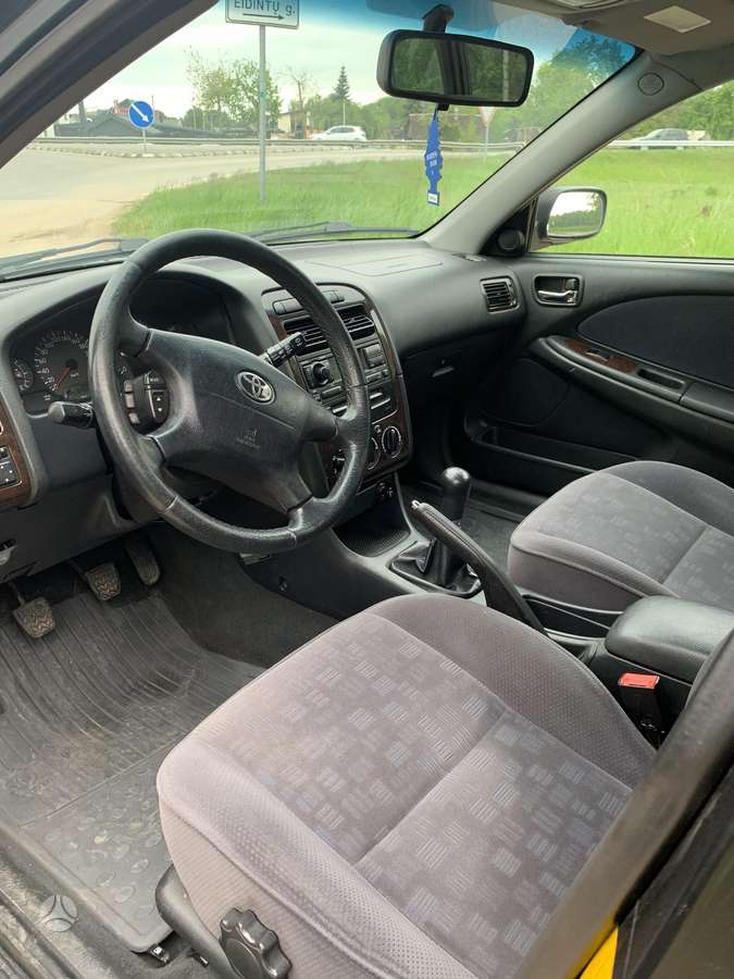 Toyota Avensis - 9