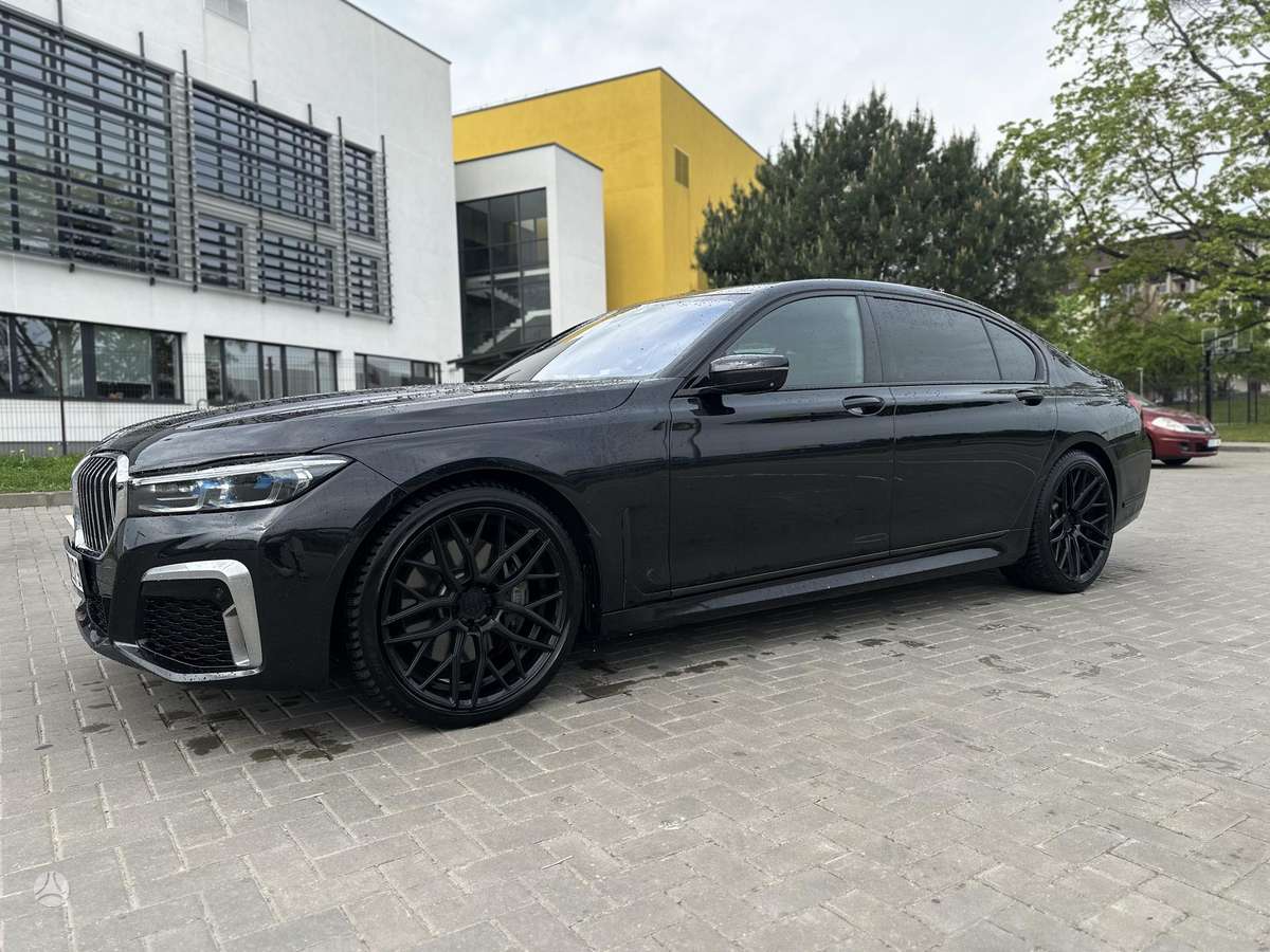 BMW 750, 4.4 l., Седан