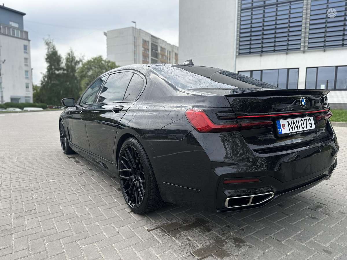 BMW 750, 4.4 l., Седан