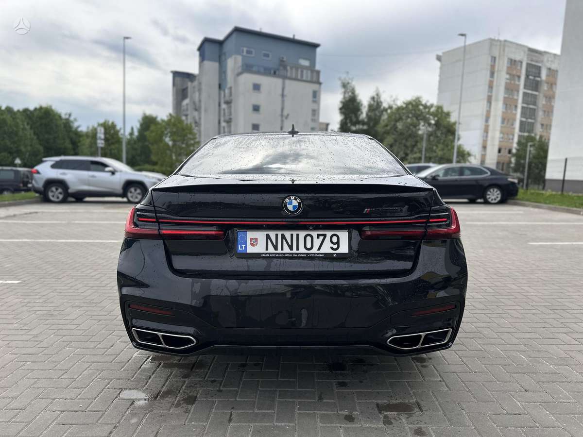 BMW 750, 4.4 l., Седан