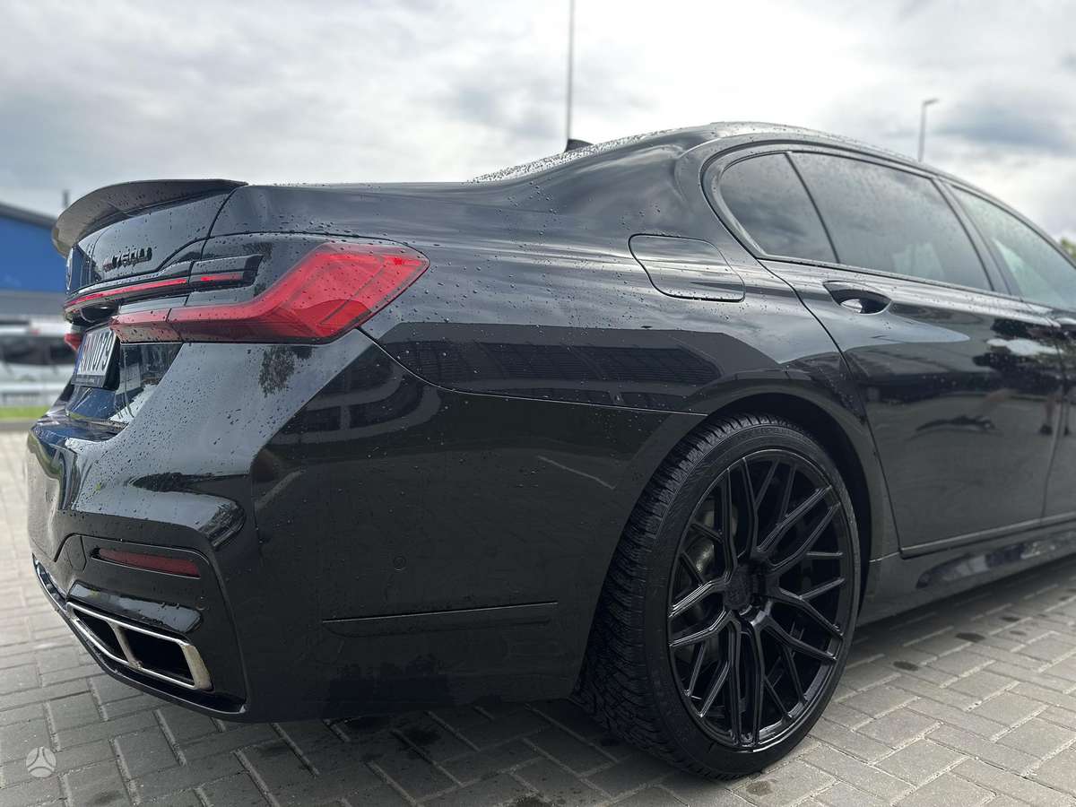 BMW 750, 4.4 l., Седан