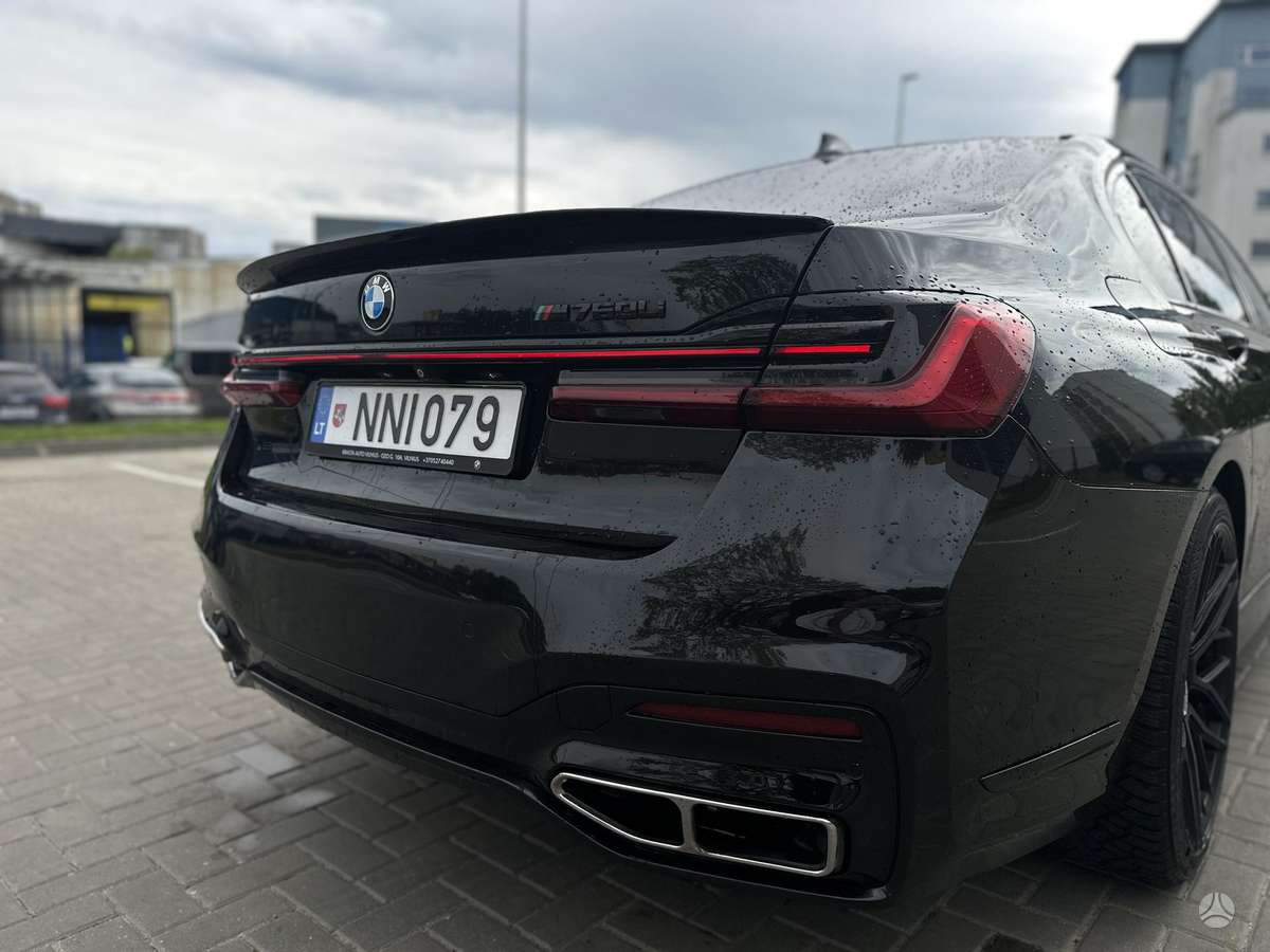 BMW 750, 4.4 l., Седан