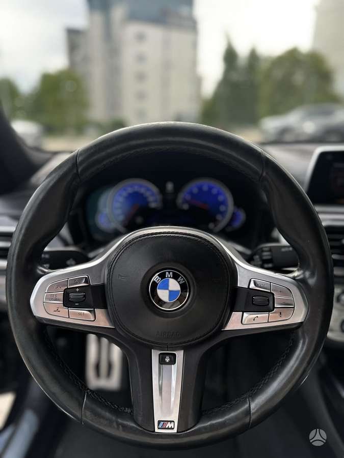 BMW 750, 4.4 l., Седан
