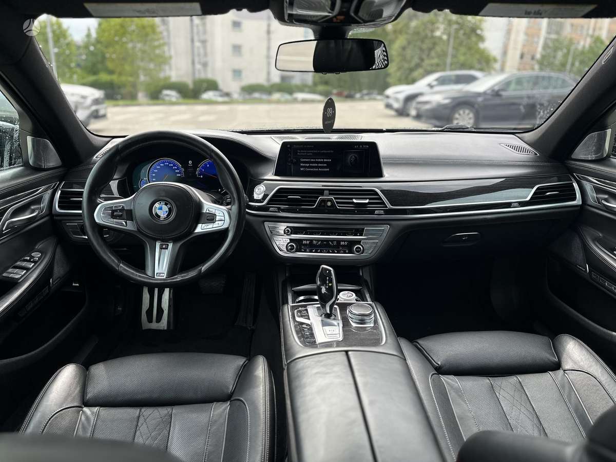 BMW 750, 4.4 l., Седан