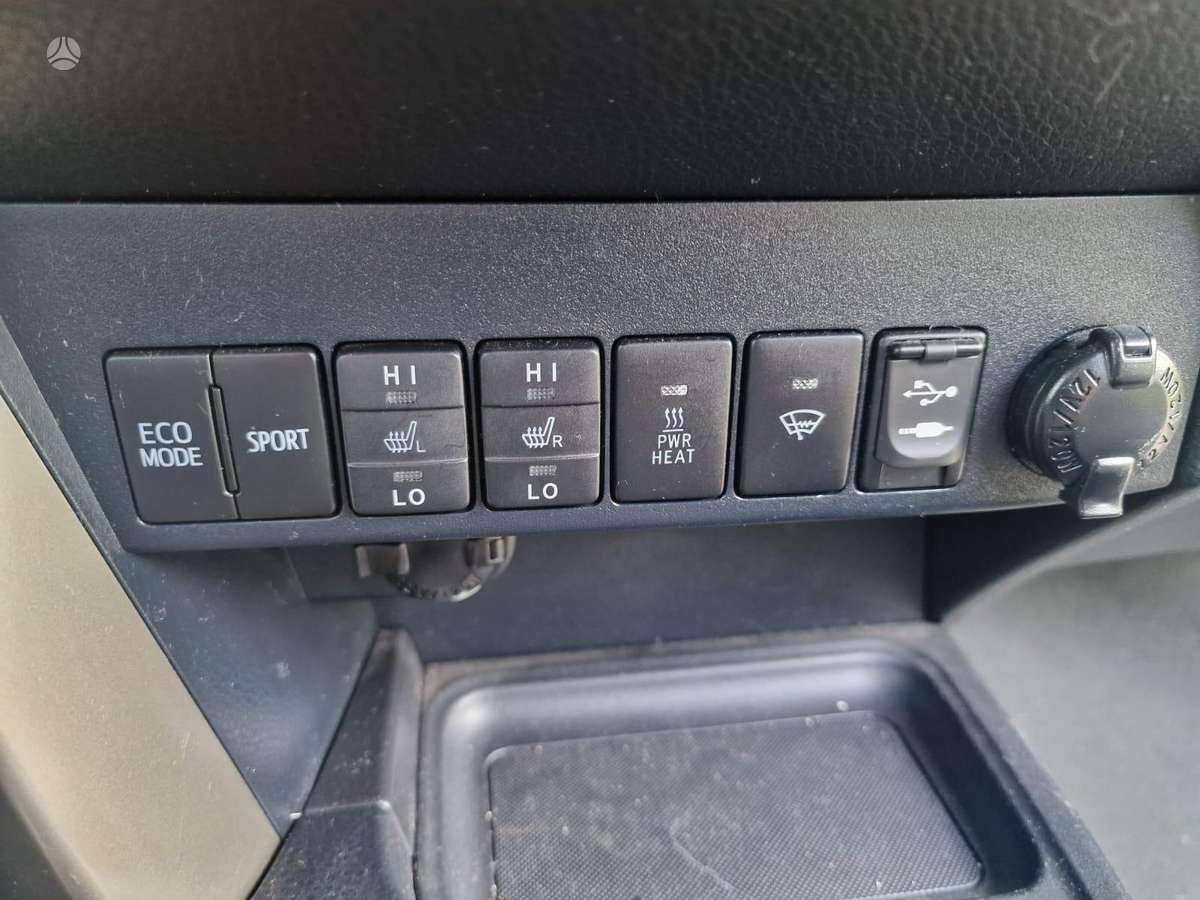 Toyota RAV4 - 8