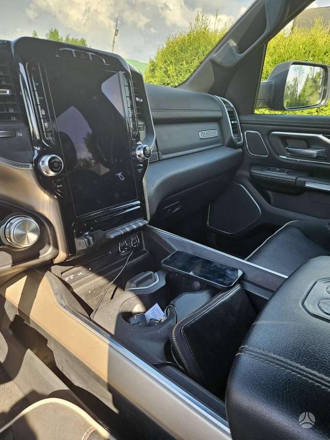 Dodge Ram, 5.7 l., off-road / crossover
