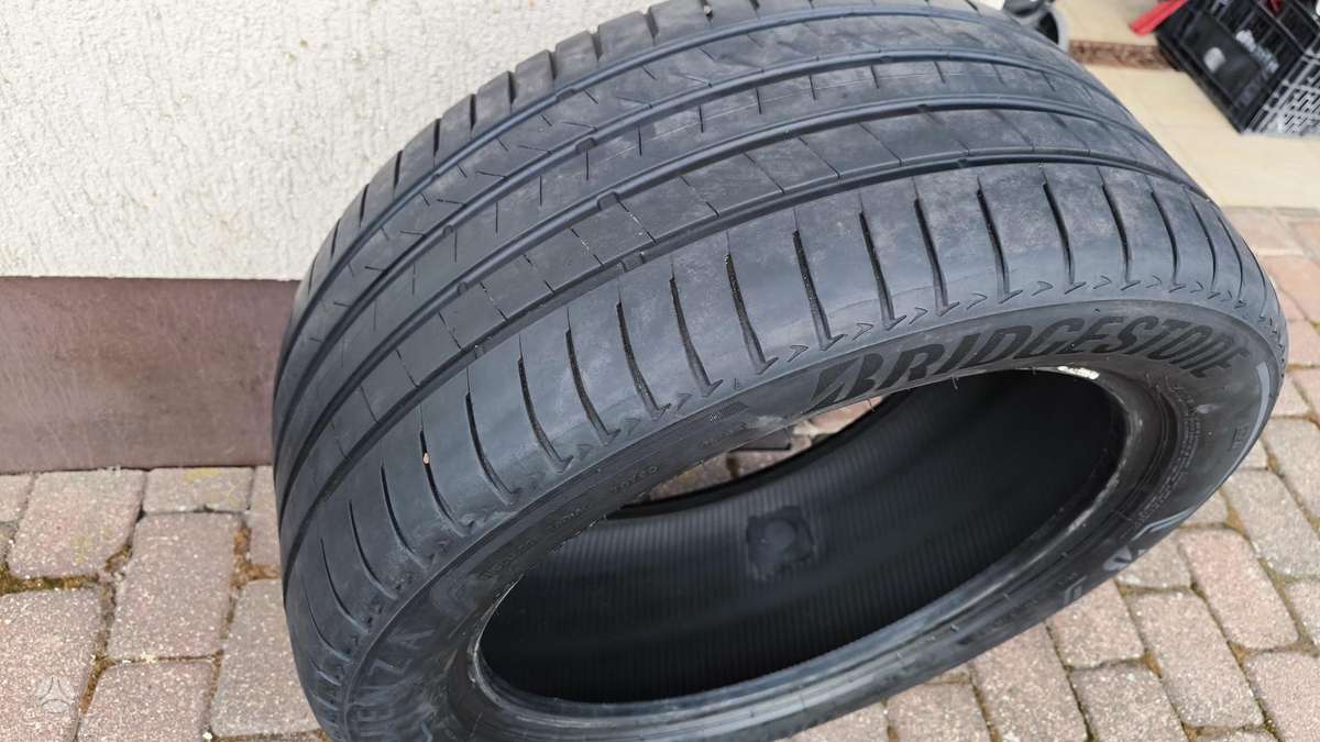 Bridgestone ALENZA, летние 285/45 R20