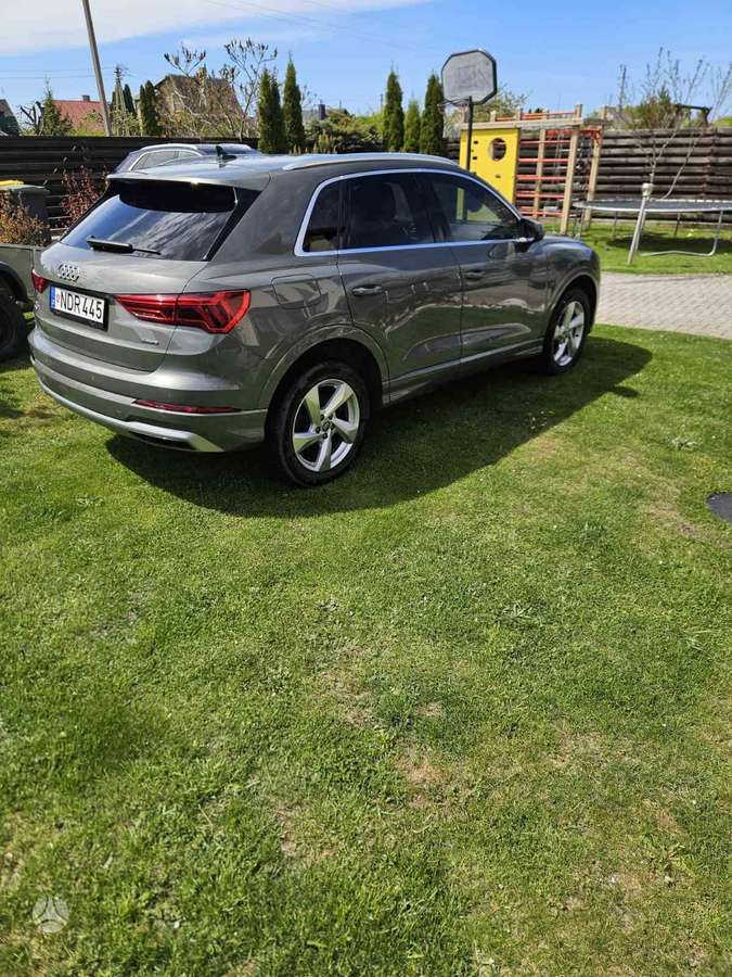 Audi Q3, 2.0 l., Минивэн