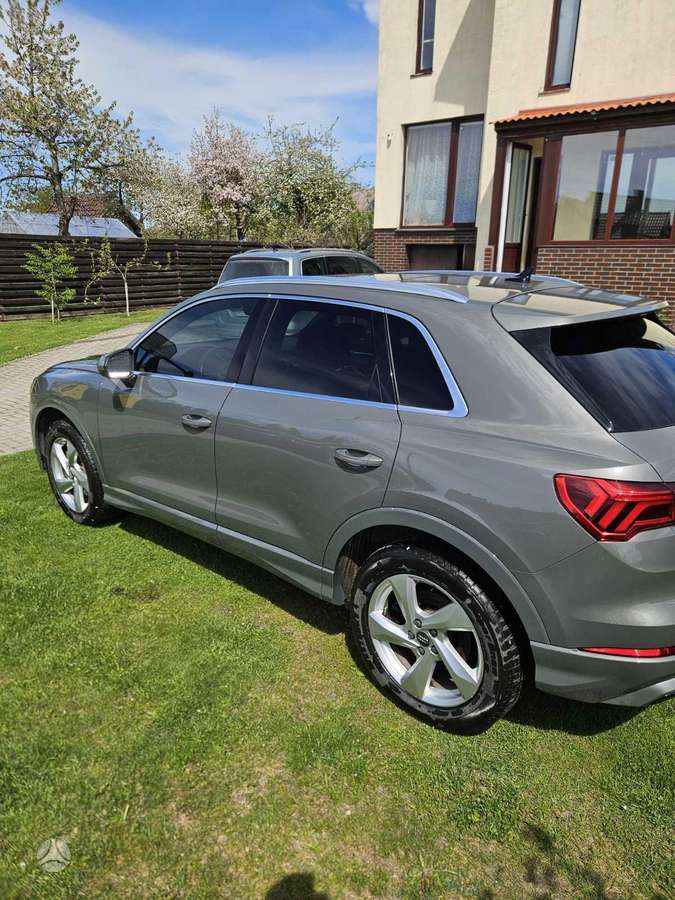 Audi Q3, 2.0 l., Минивэн