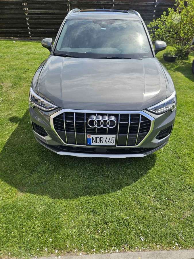 Audi Q3, 2.0 l., Минивэн