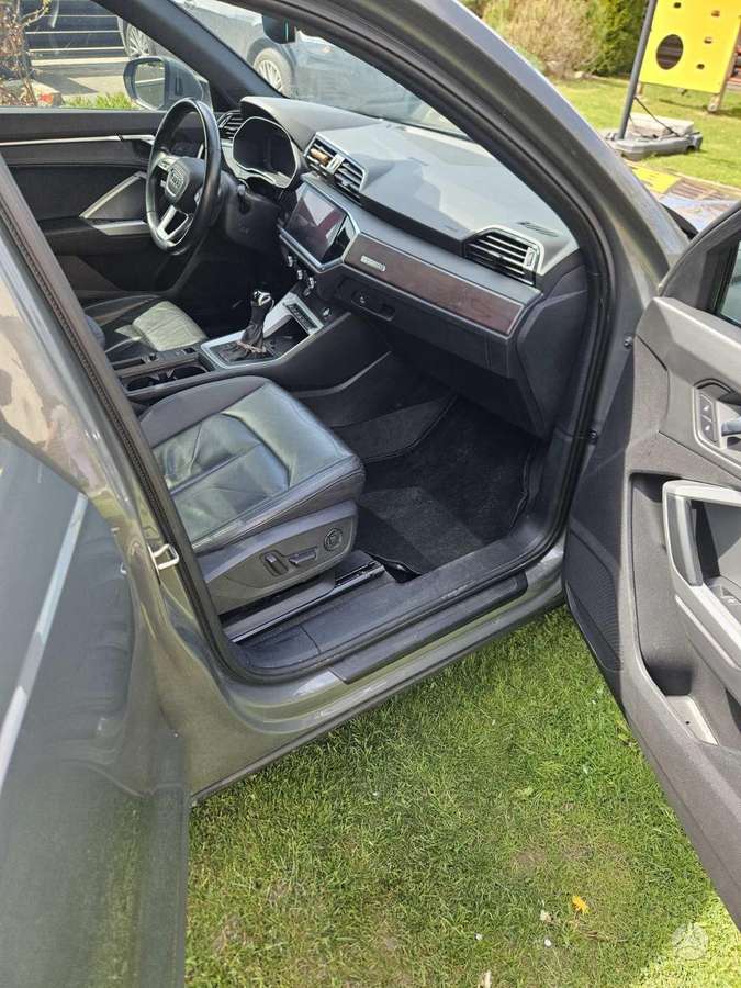Audi Q3, 2.0 l., Минивэн