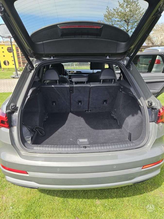 Audi Q3, 2.0 l., Минивэн