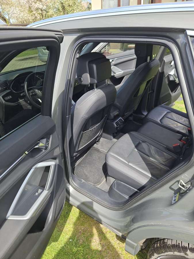 Audi Q3, 2.0 l., Минивэн