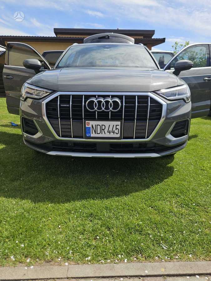 Audi Q3, 2.0 l., Минивэн