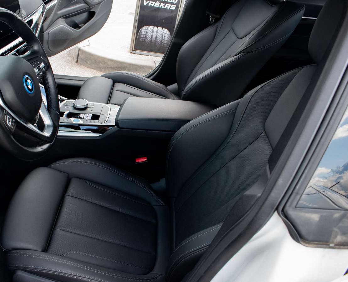 BMW i4, 70 kWh, hatchback