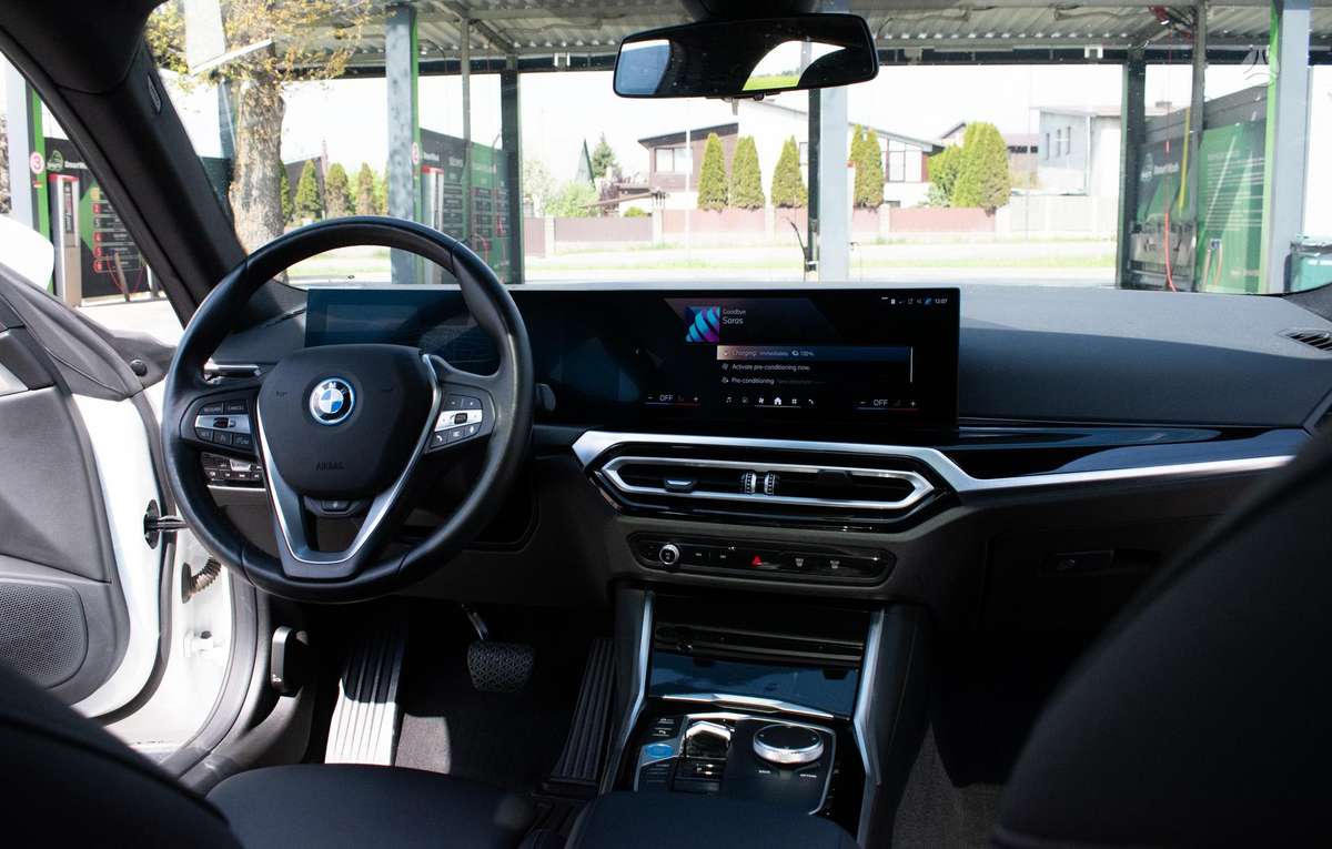 BMW i4, 70 kWh, hatchback