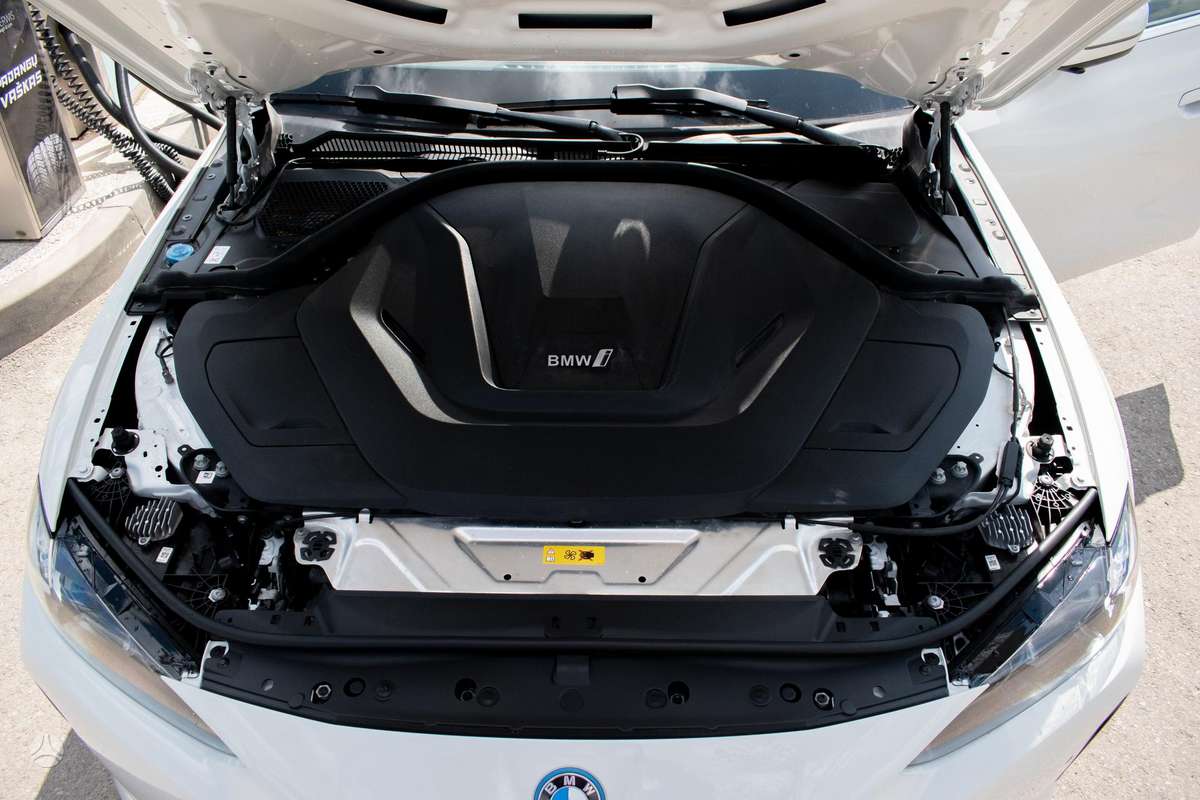 BMW i4, 70 kWh, hatchback