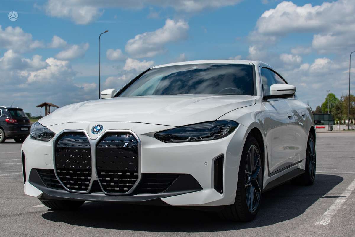 BMW i4, 70 kWh, hatchback
