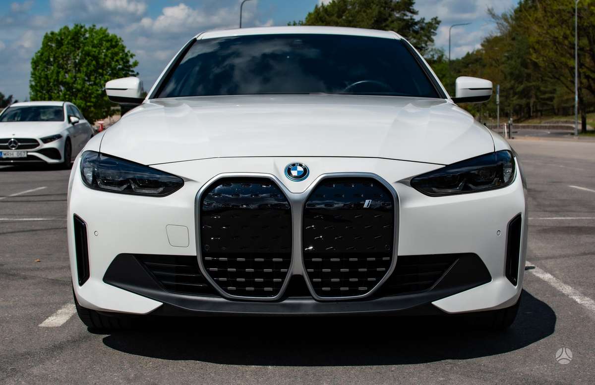 BMW i4, 70 kWh, hatchback