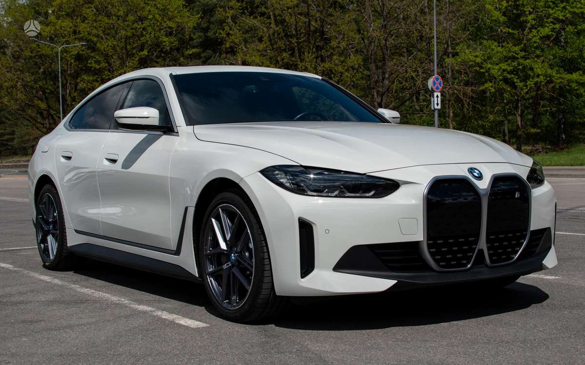 BMW i4, 70 kWh, hatchback