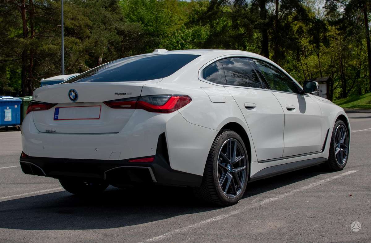 BMW i4, 70 kWh, hatchback