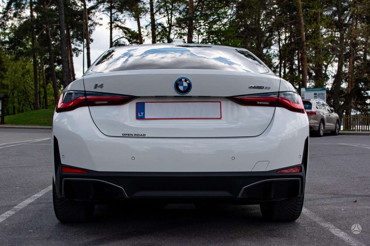 BMW i4, 70 kWh, hatchback