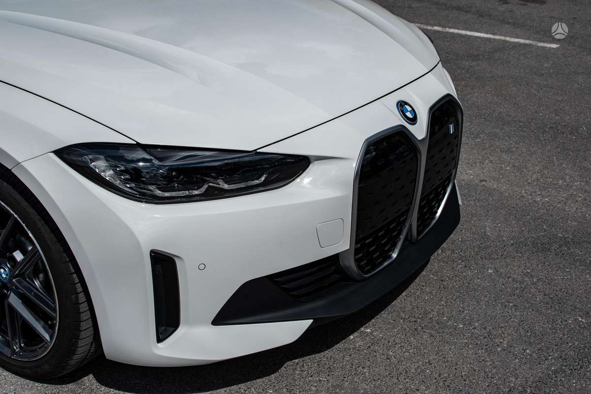 BMW i4, 70 kWh, hatchback