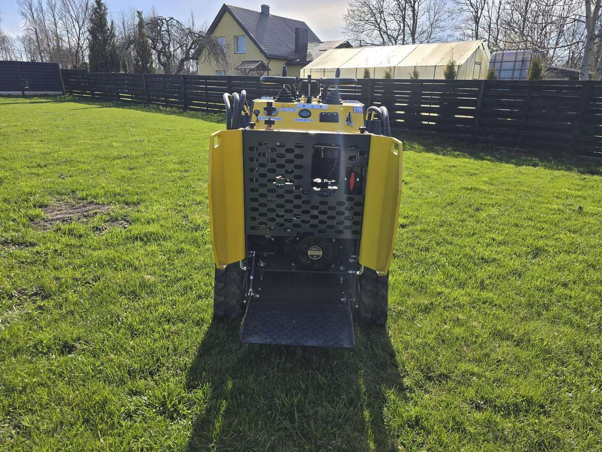 Nicosail E380, mini loaders