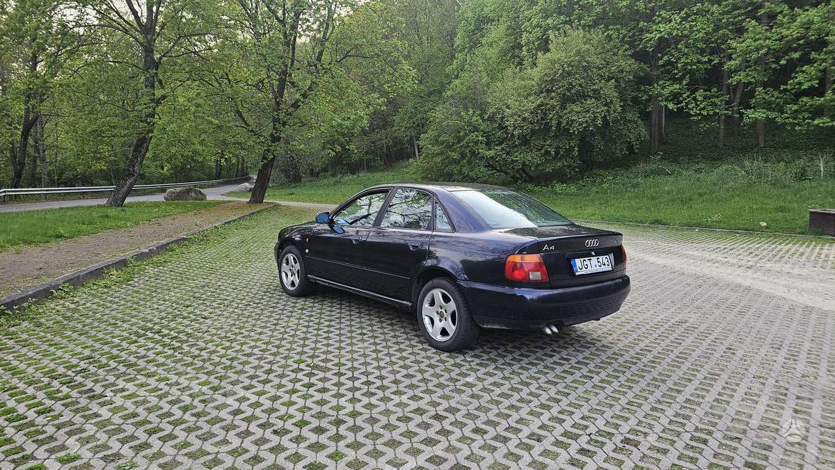 Audi A4, 1.9 l., Седан