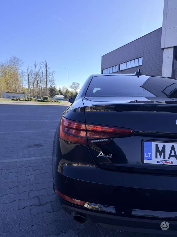 Audi A4, 2.0 l., Седан