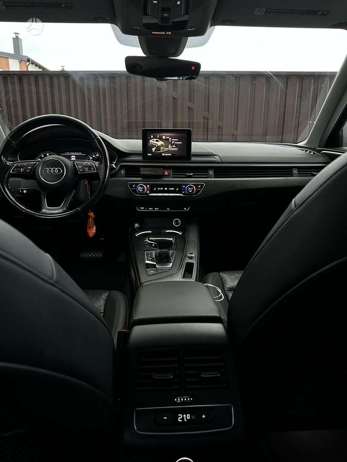 Audi A4, 2.0 l., Седан