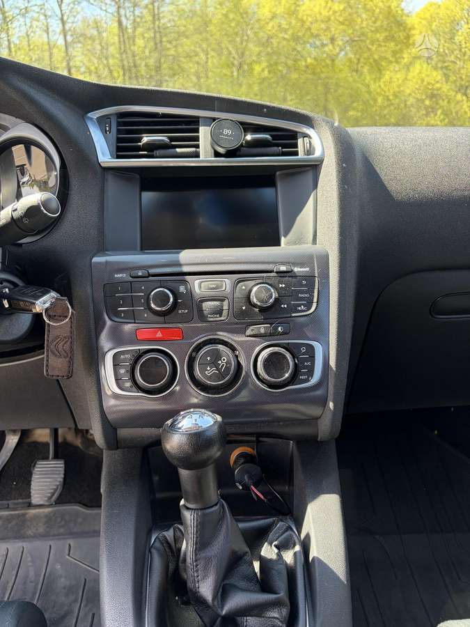 Citroen C4, 1.6 l., hatchback