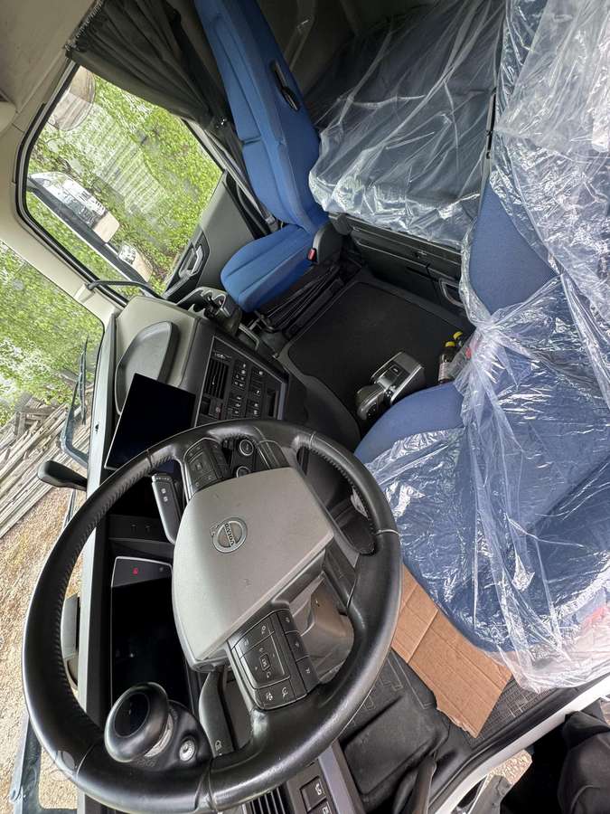 Volvo FH500, single sleeper