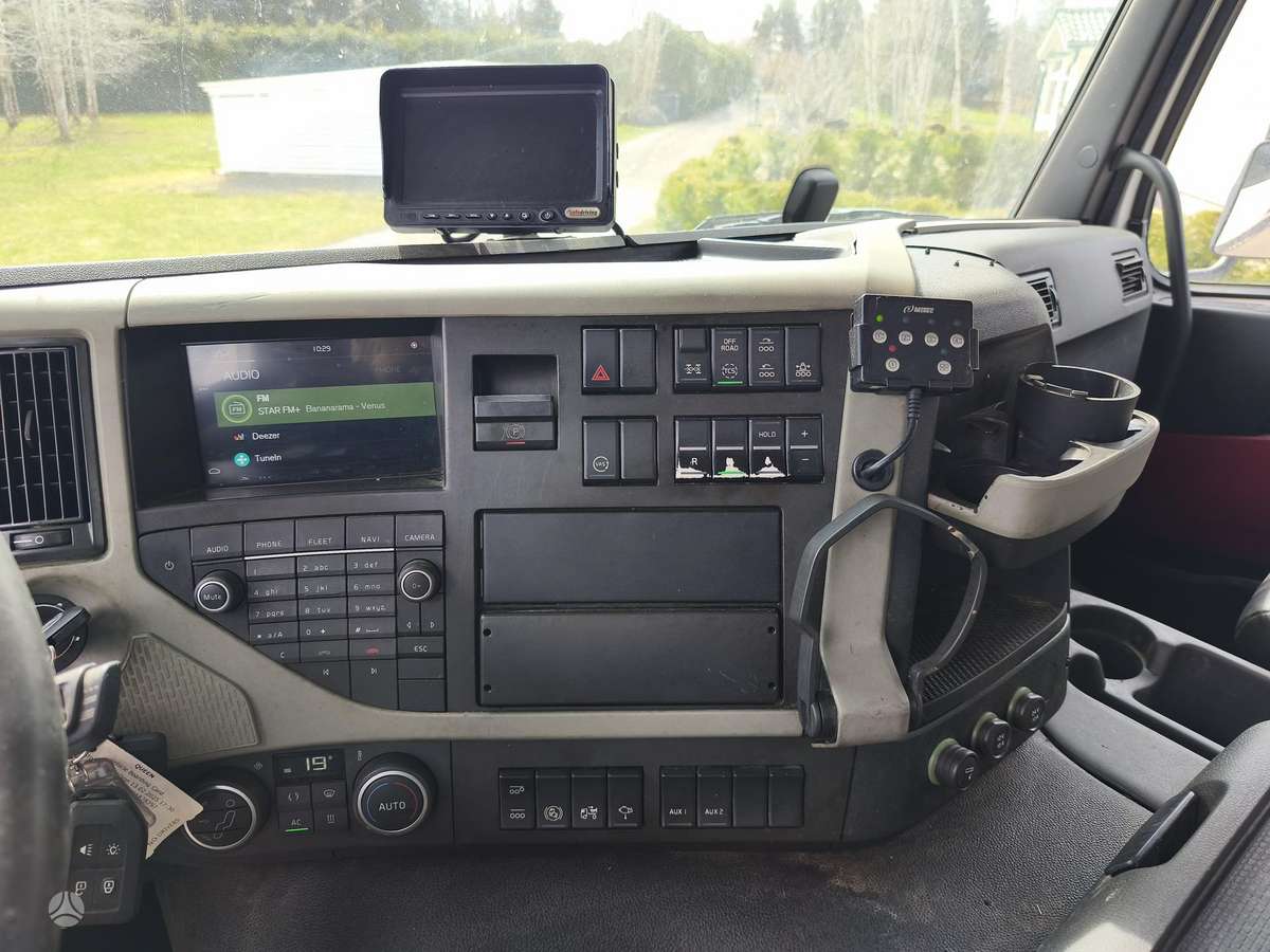 Volvo FM460, hooklift trucks