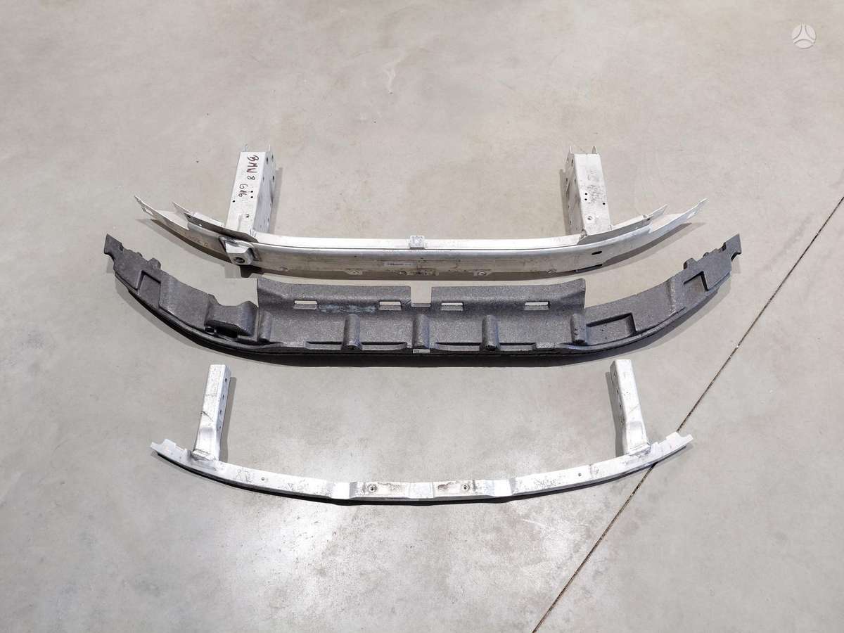 BMW 8 serija bumper reinforcement