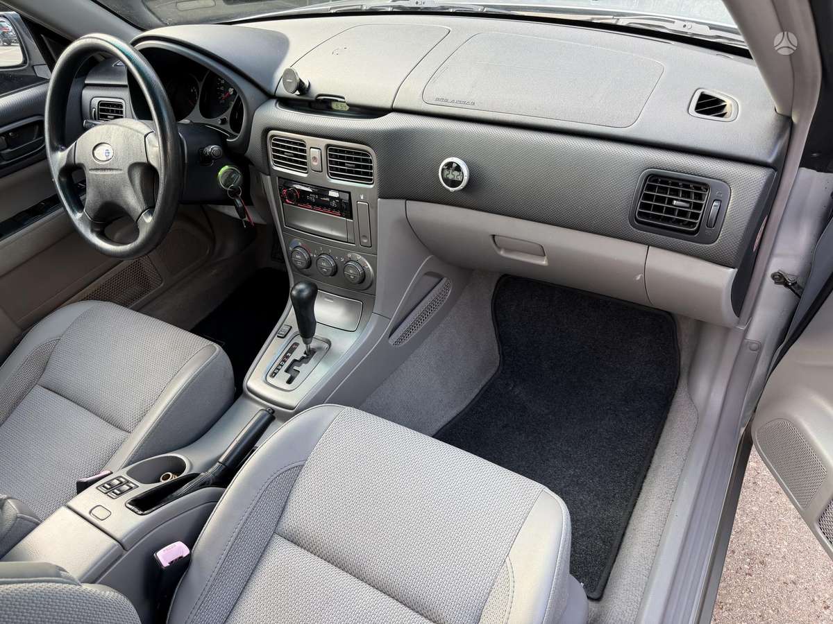 Subaru Forester, 2.0 l., off-road / crossover